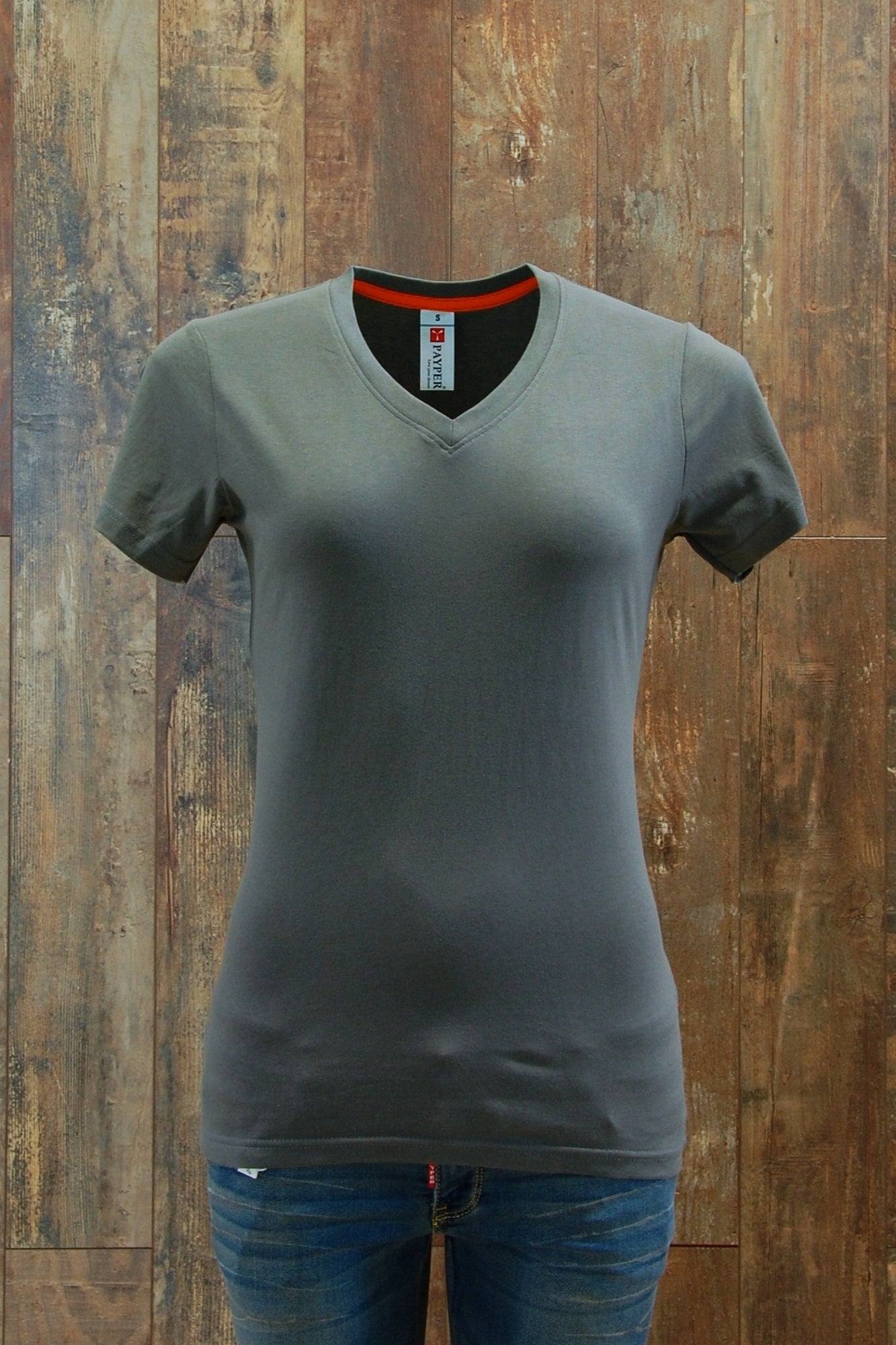 Naisten v-neck t-paita