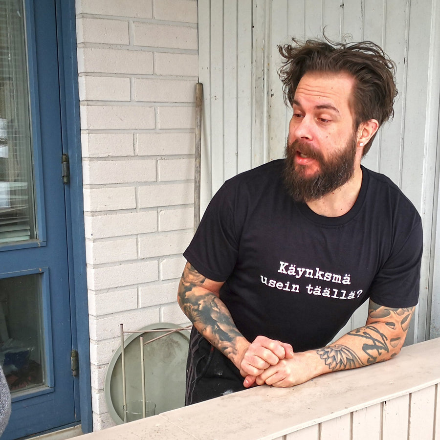 Käynks mä usein täällä? - miesten t-paita